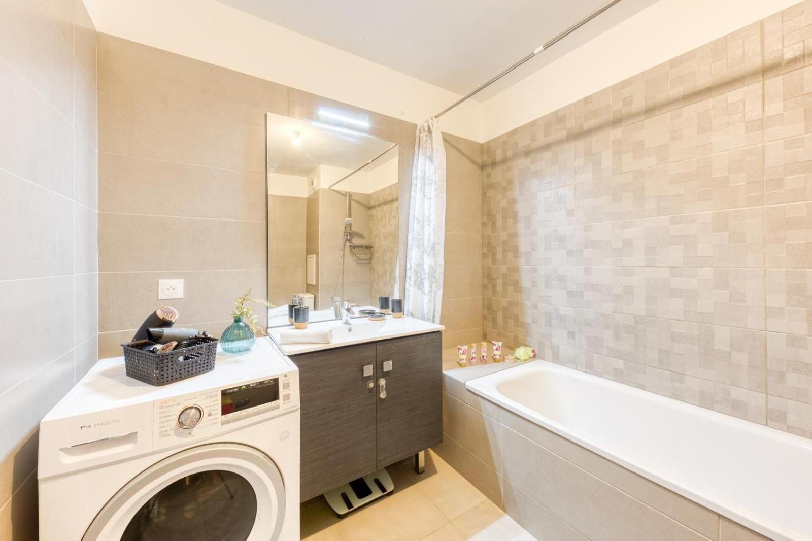 Charmant Appartement De Haut Standing Proche Du Centre-Ville アルフォールヴィル エクステリア 写真